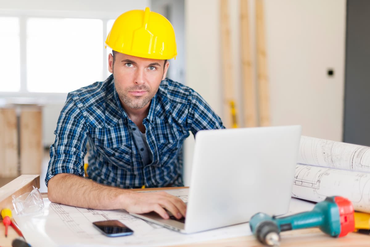 Contractor reviewing local search results